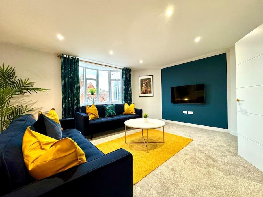 Bournemouth Getaway: 3Br Apartment Near Beach Exterior photo