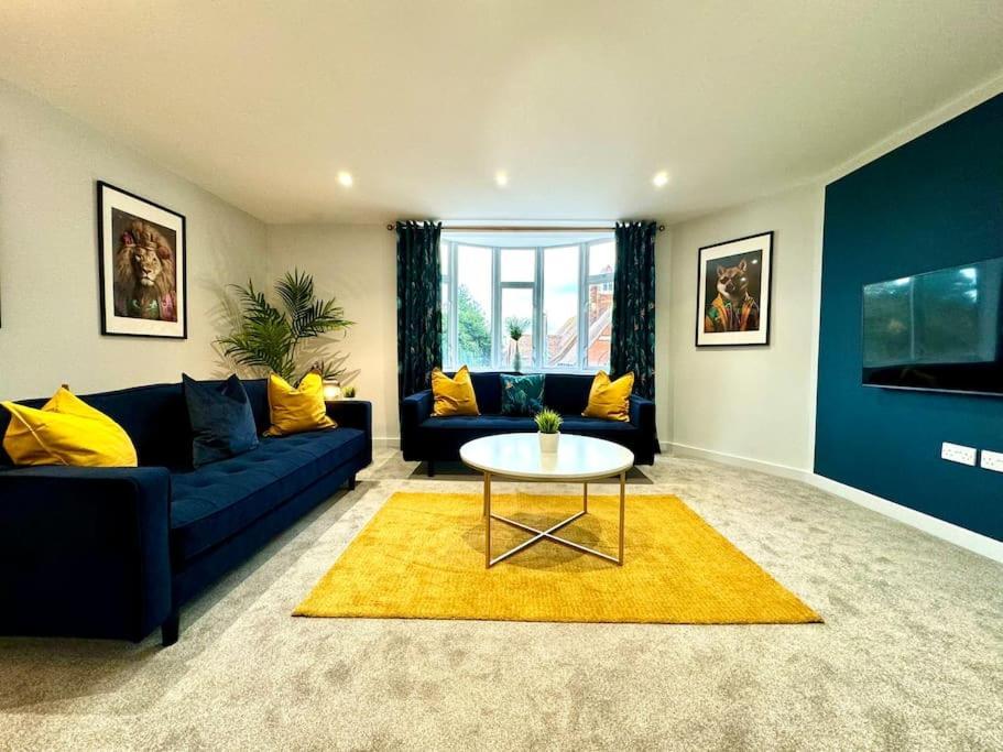 Bournemouth Getaway: 3Br Apartment Near Beach Exterior photo